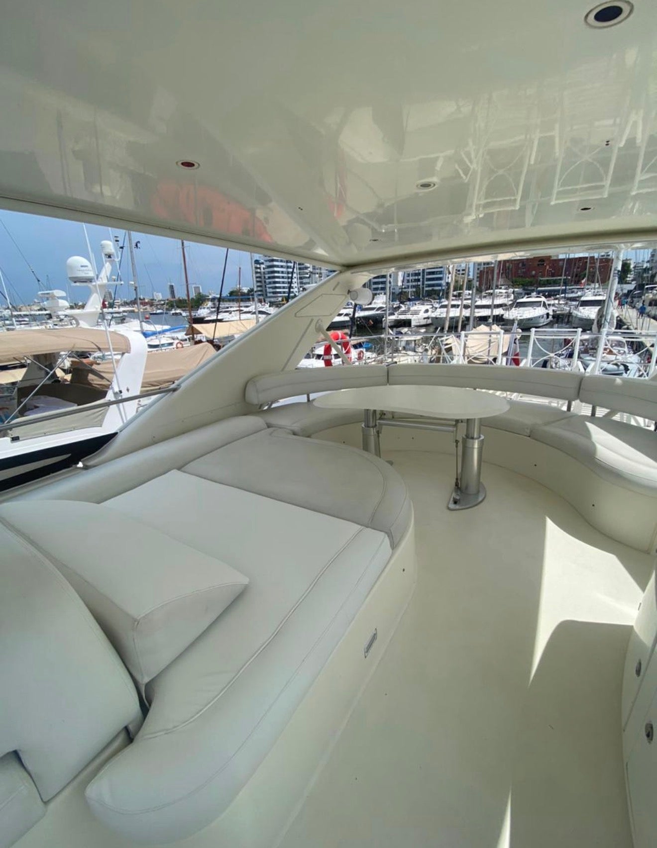 AZIMUT 70FT - 30 PAX (FESTIVAL)