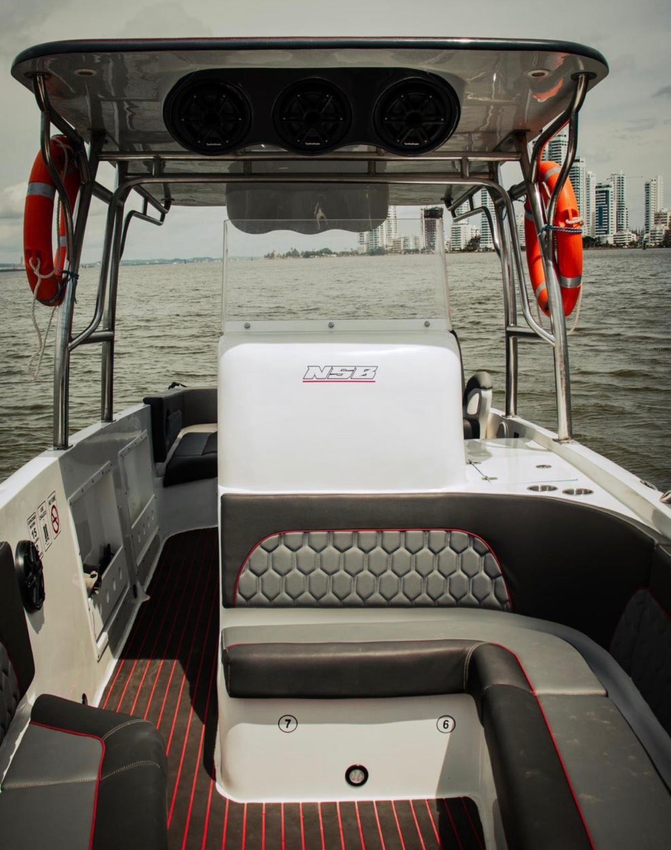 BOTE 34FT - 14PAX