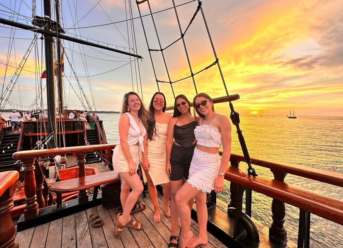 Atardecer Barco Pirata