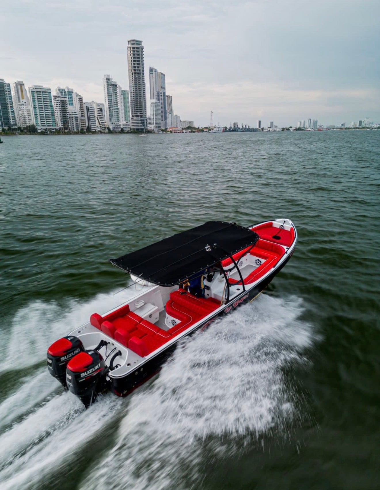 BOTE 28FT - 8PAX