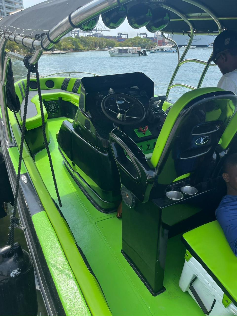 BOTE DEPORTIVO CAPACIDAD 10pax