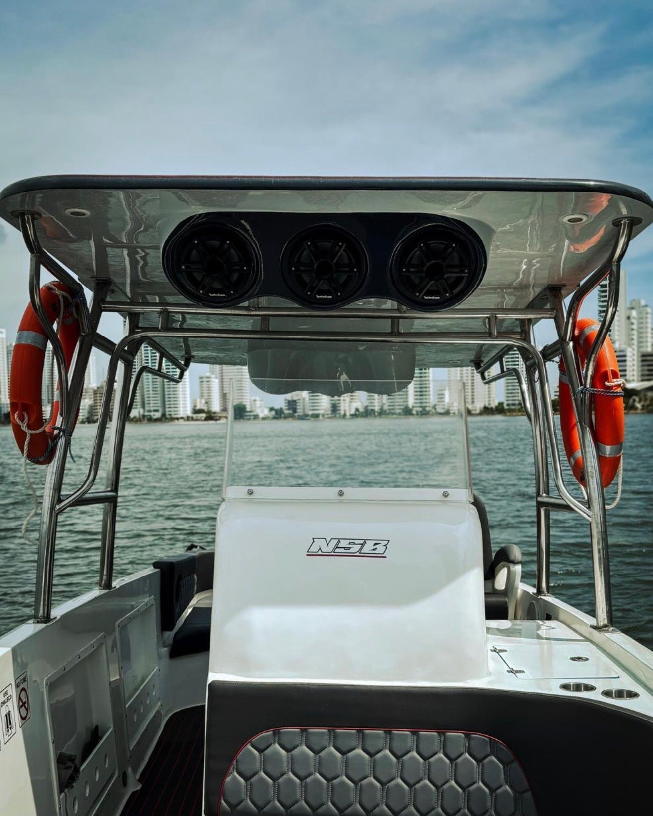 BOTE 34FT - 14PAX