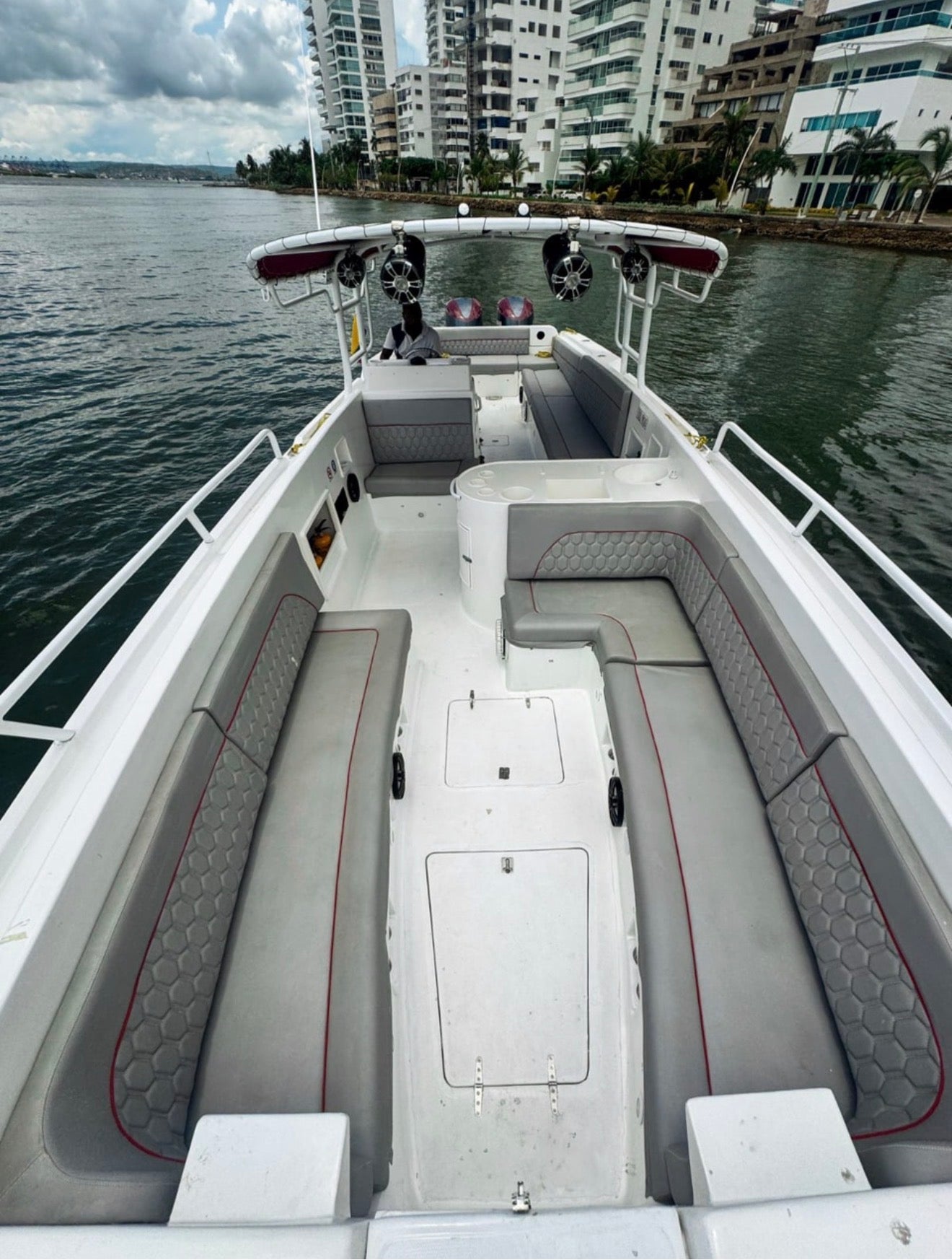BOTE DEPORTIVO - 27PAX