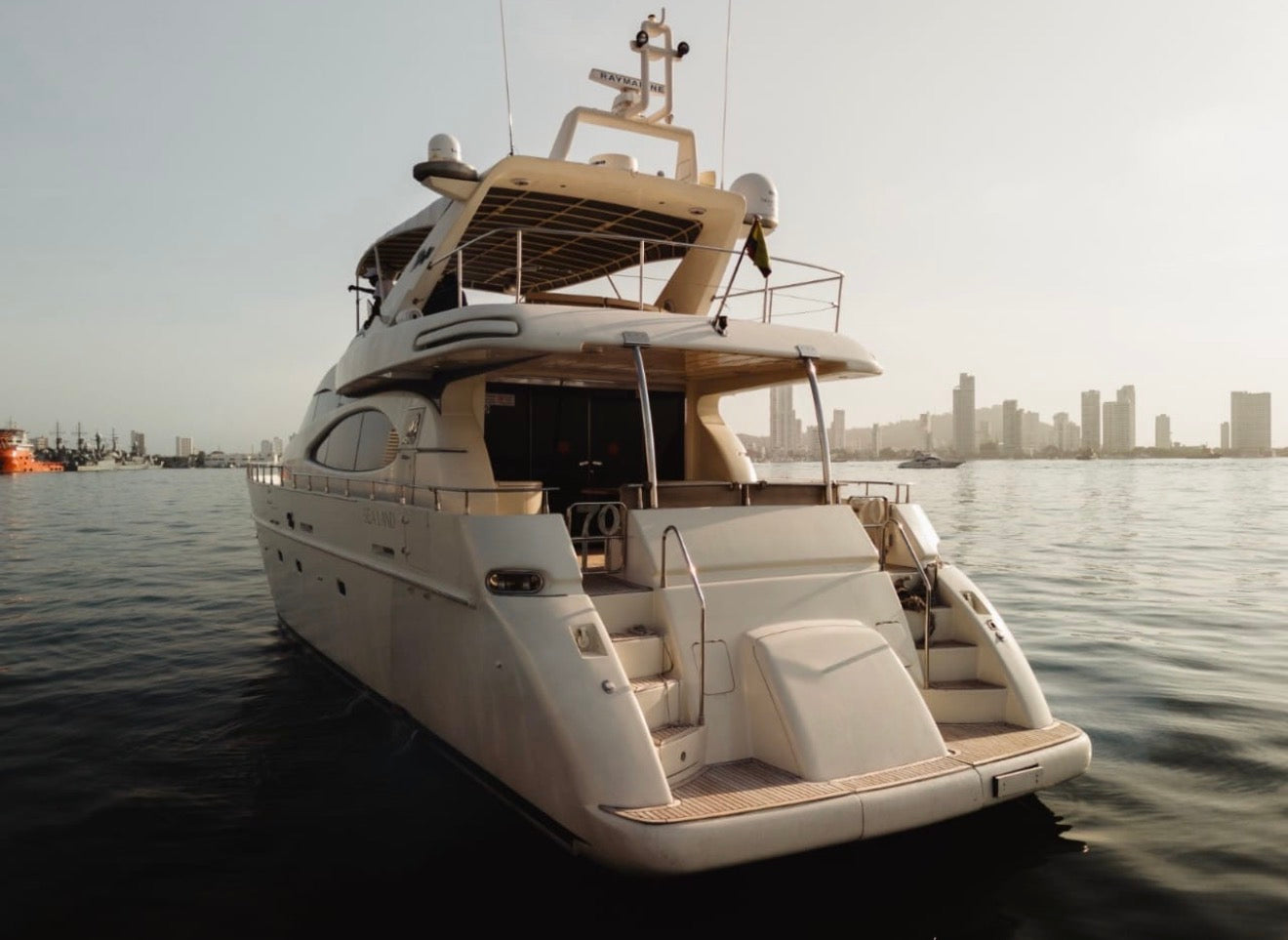 AZIMUT 70FT - 30PAX