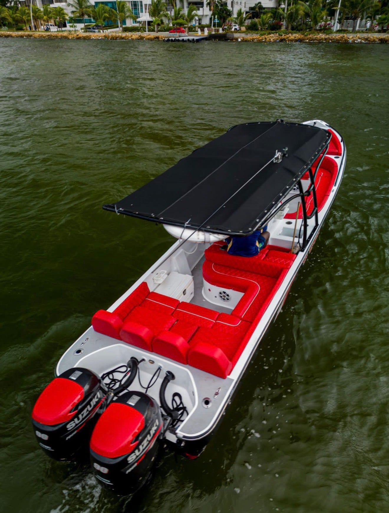 BOTE 28FT - 8PAX