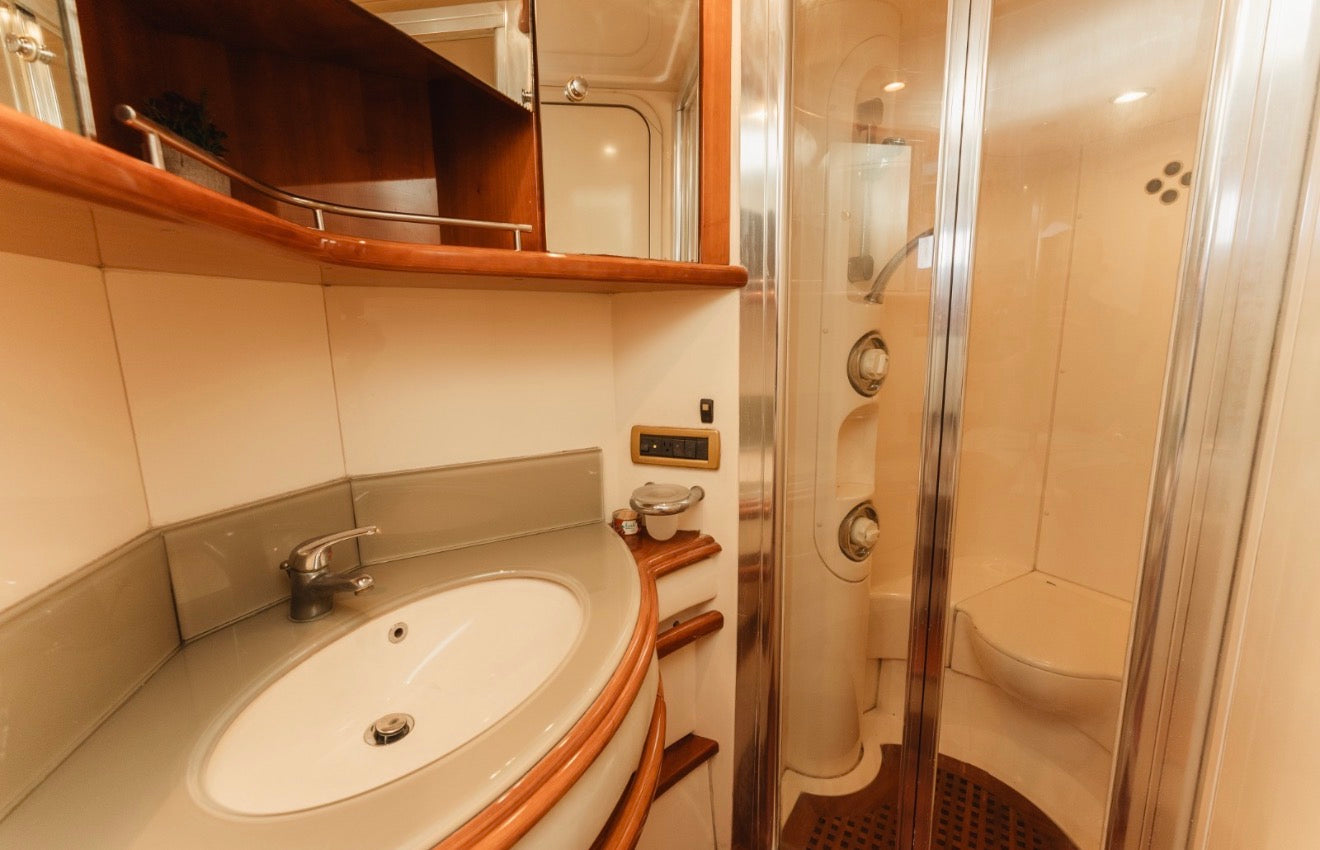 AZIMUT 55FT - 20 PAX