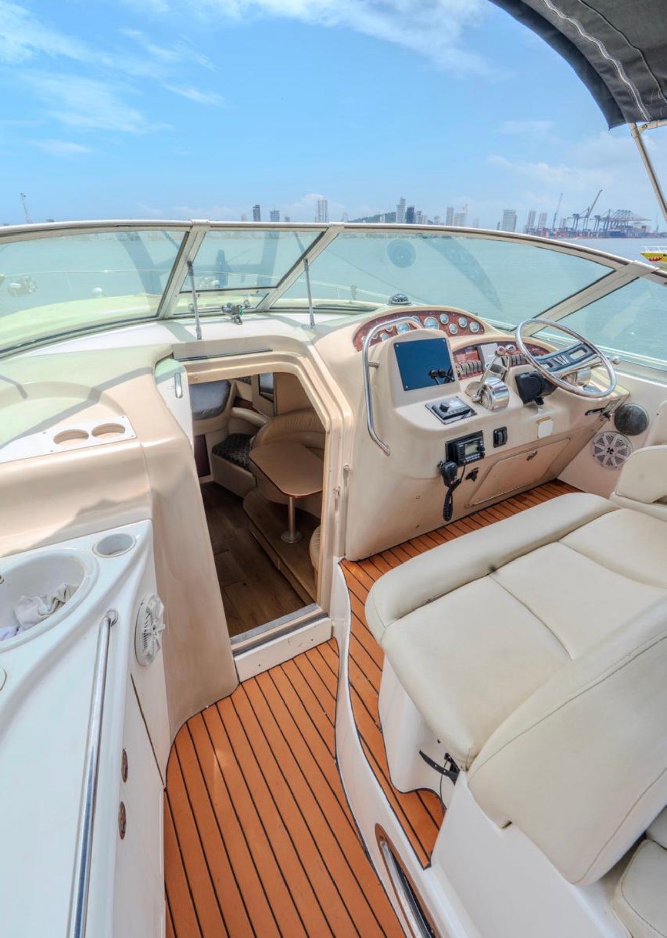 SeaRay 34 FT - 10PAX