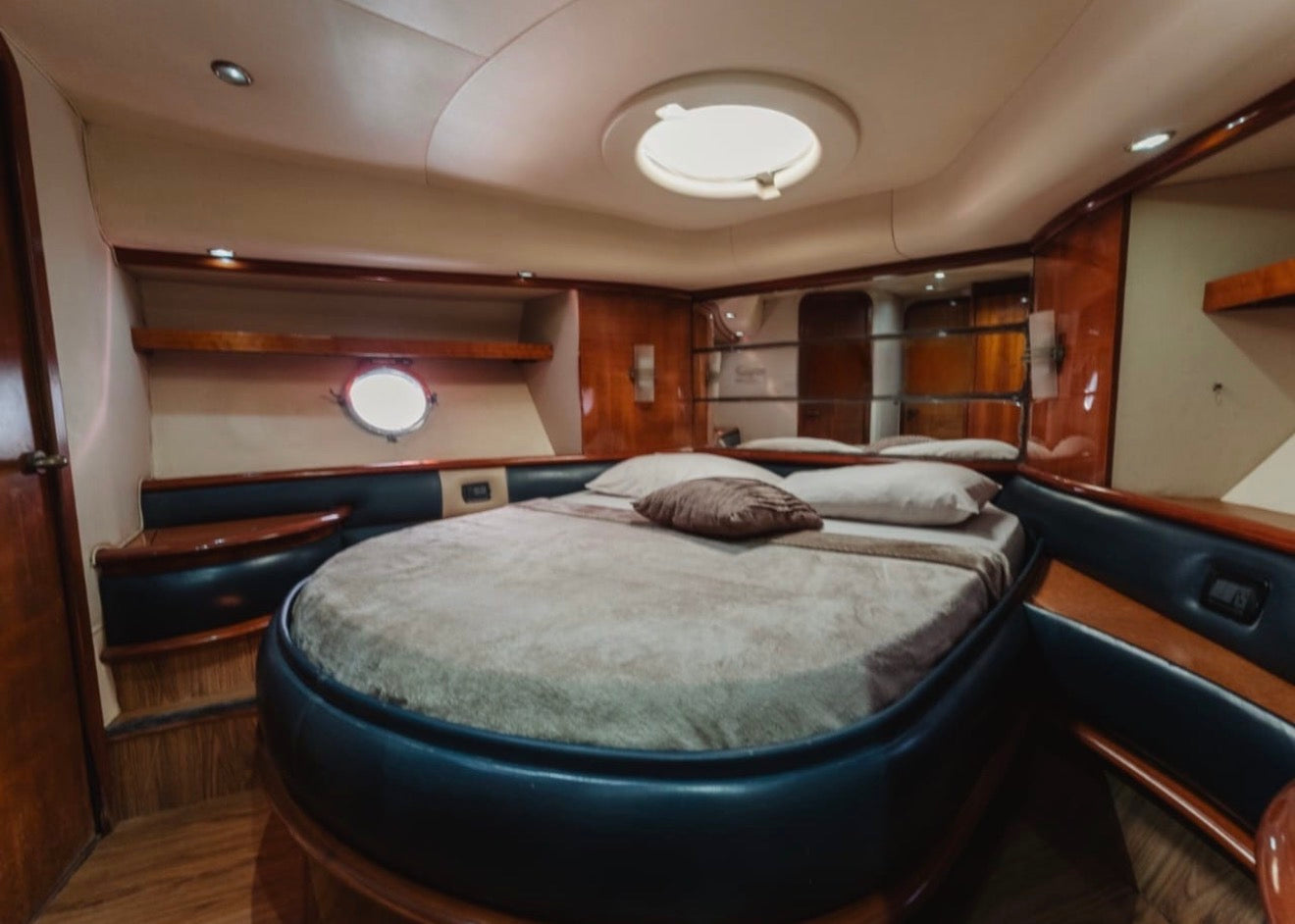 AZIMUT 62FT - 25 PAX