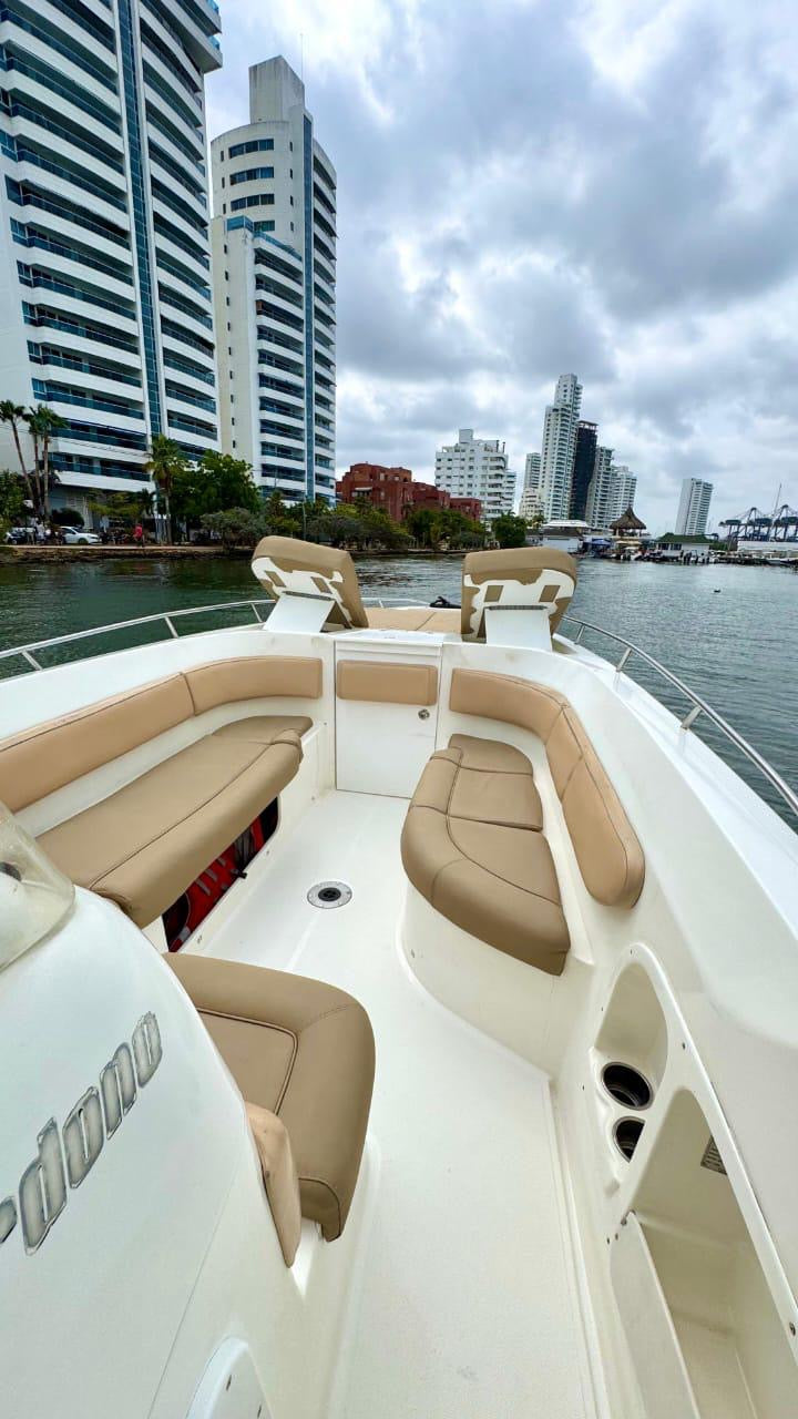 BOTE DEPORTIVO CAPACIDAD 14 pax