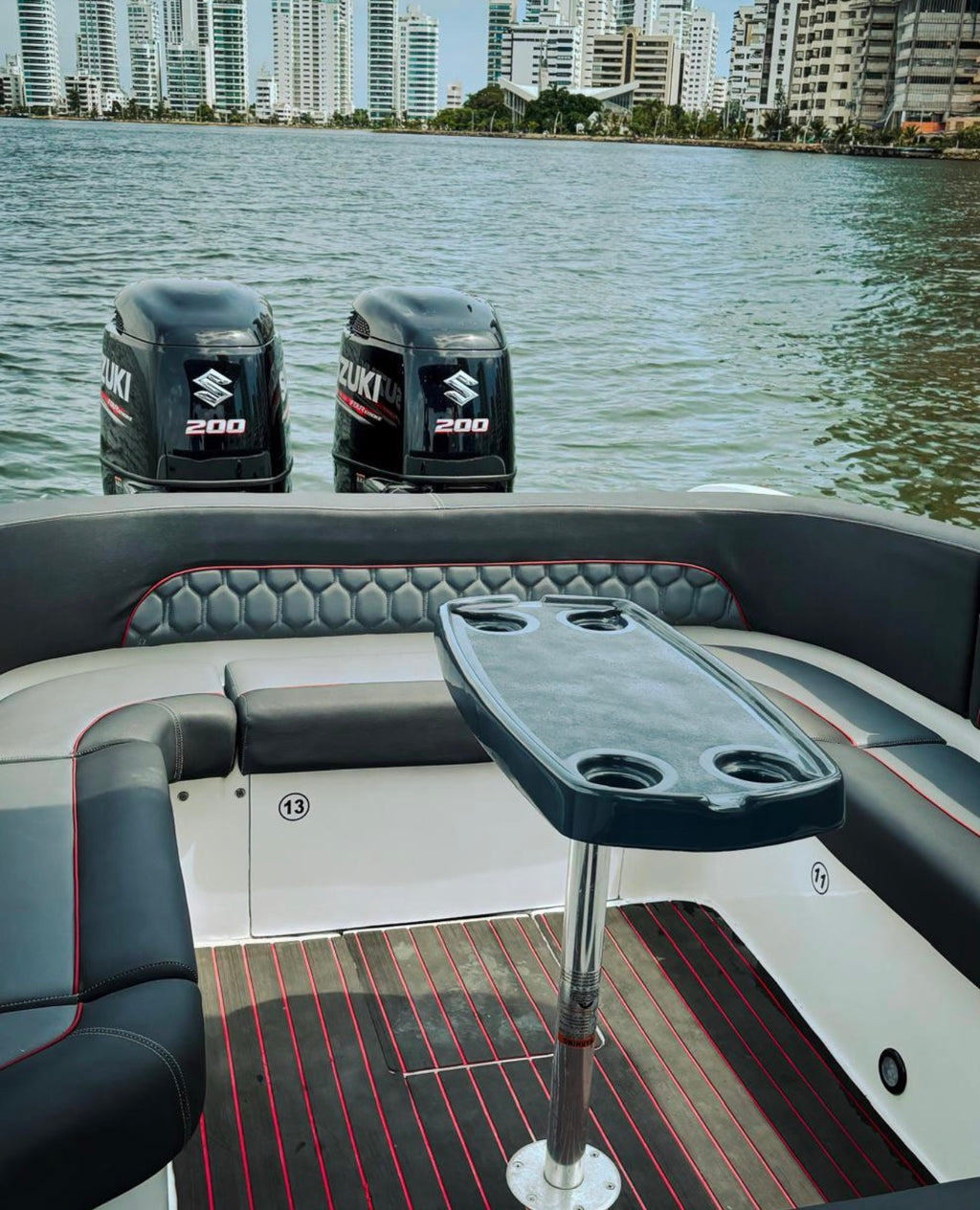 BOTE 34FT - 14PAX