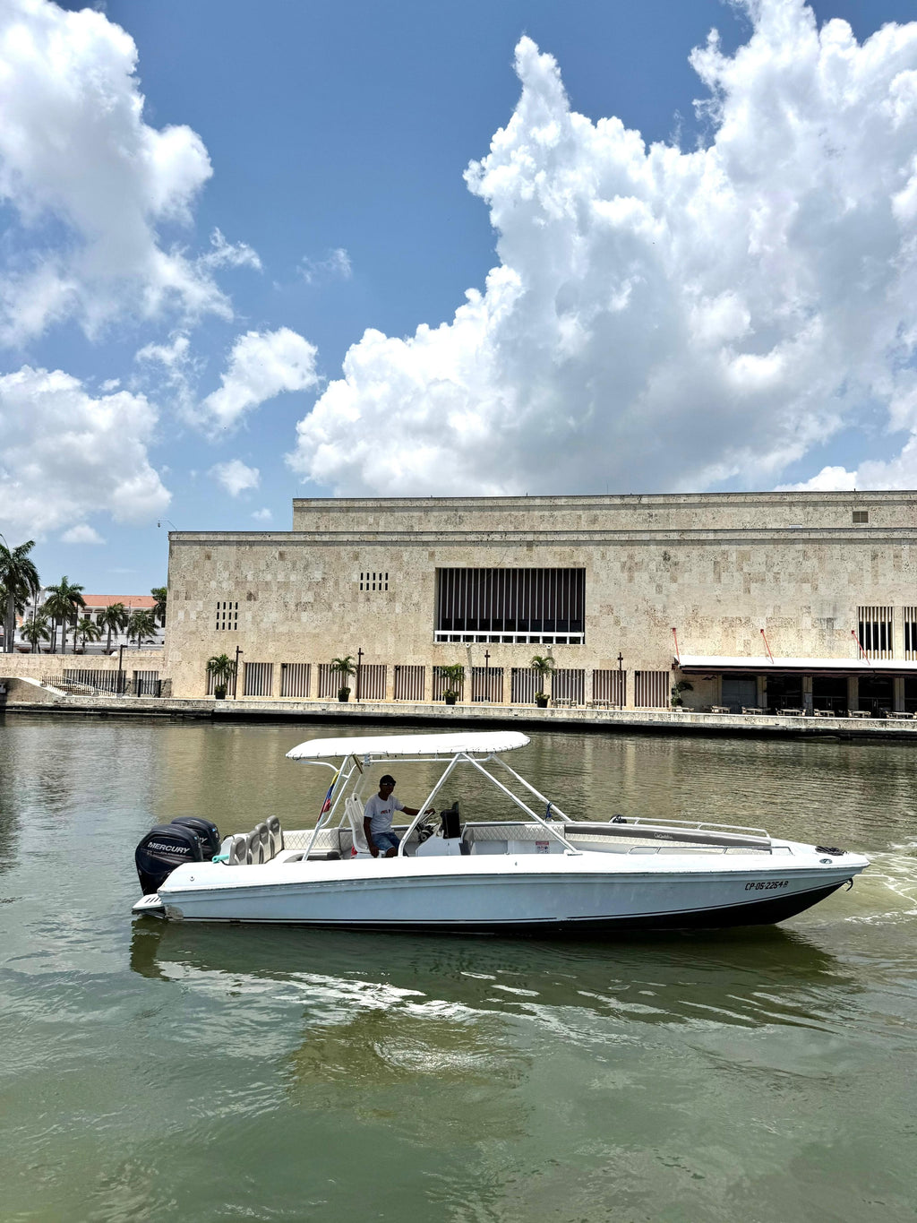 Bote Deportivo Capacidad 8Pax
