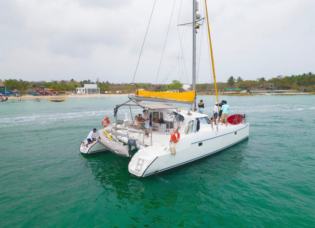 CATAMARAN - 40FT - 25 PAX
