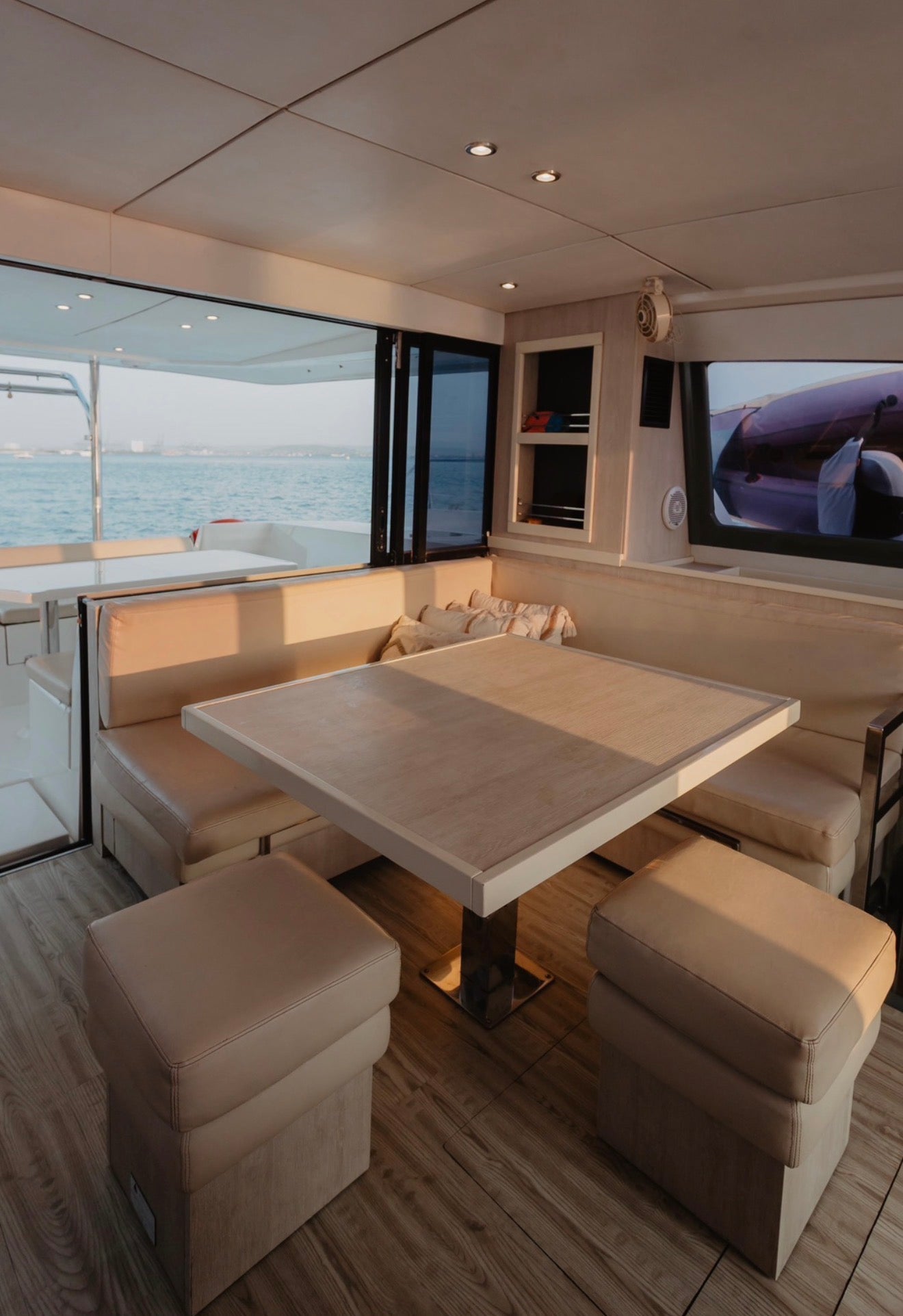 LEOPARD 43 POWERCAT - 25PAX