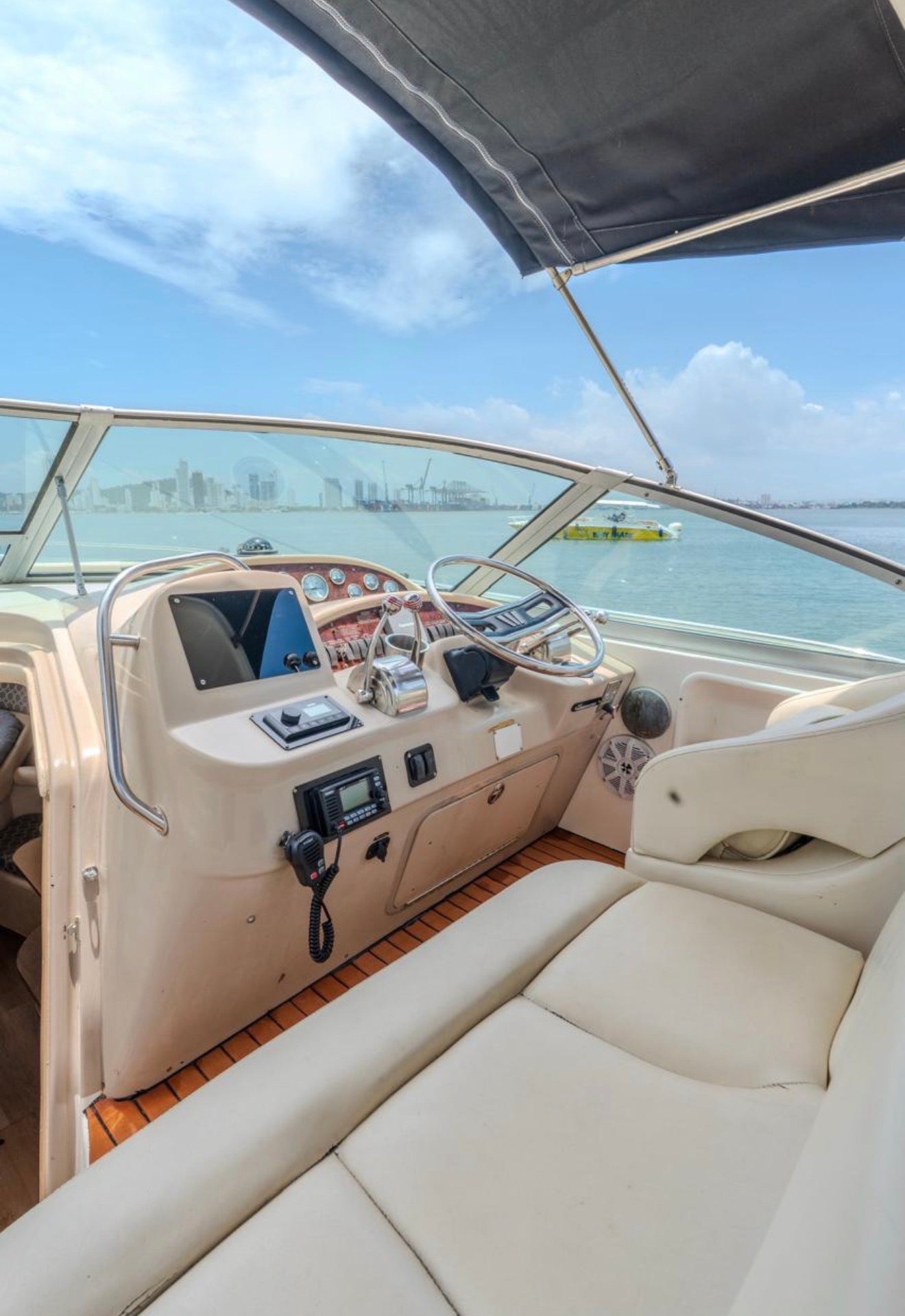 SeaRay 34 FT - 10PAX