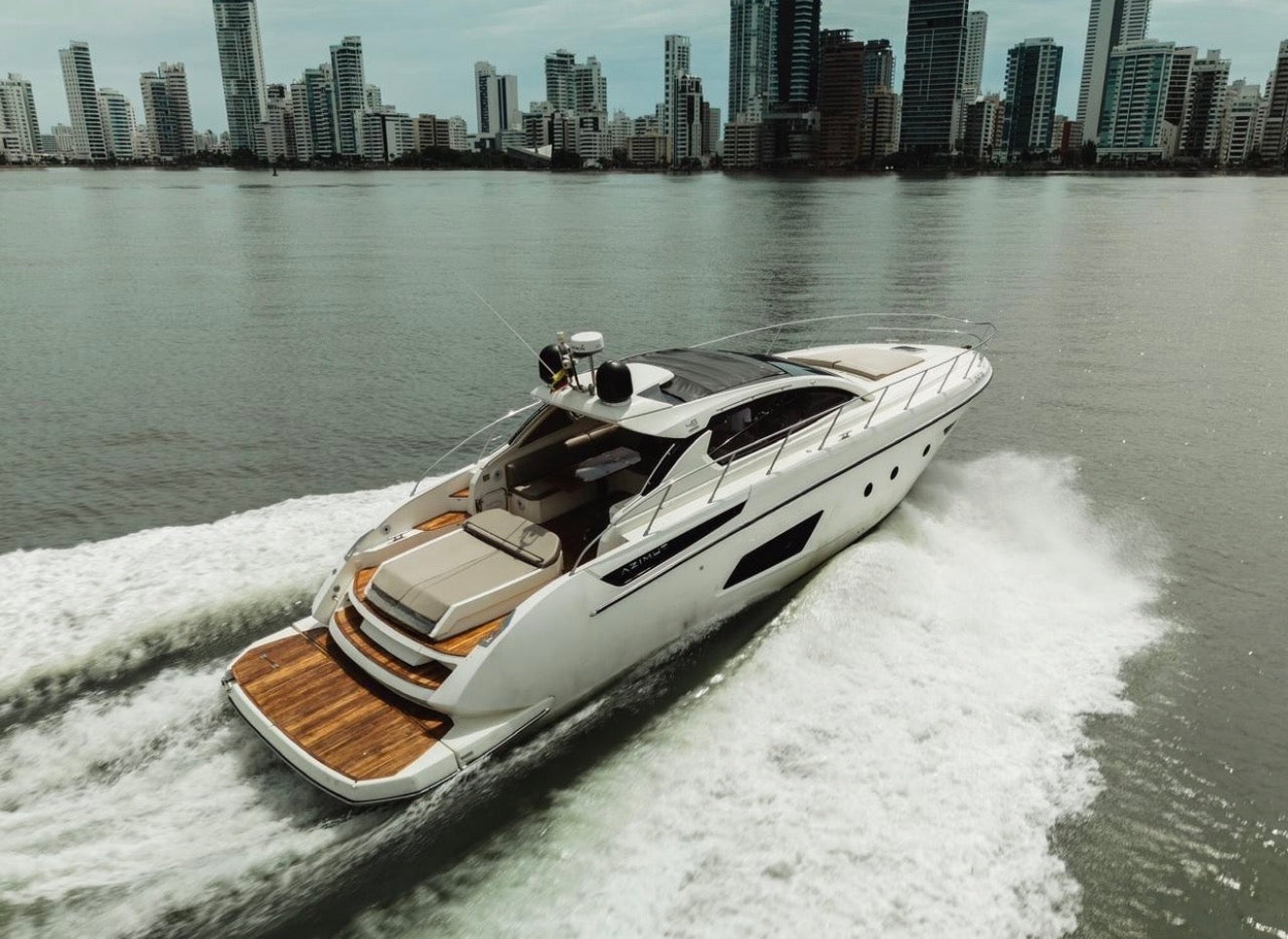 AZIMUT 48 PIES - 15 PAX