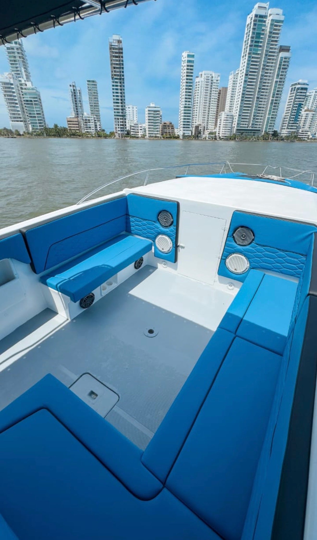 BOTE DEPORTIVO - 21PAX