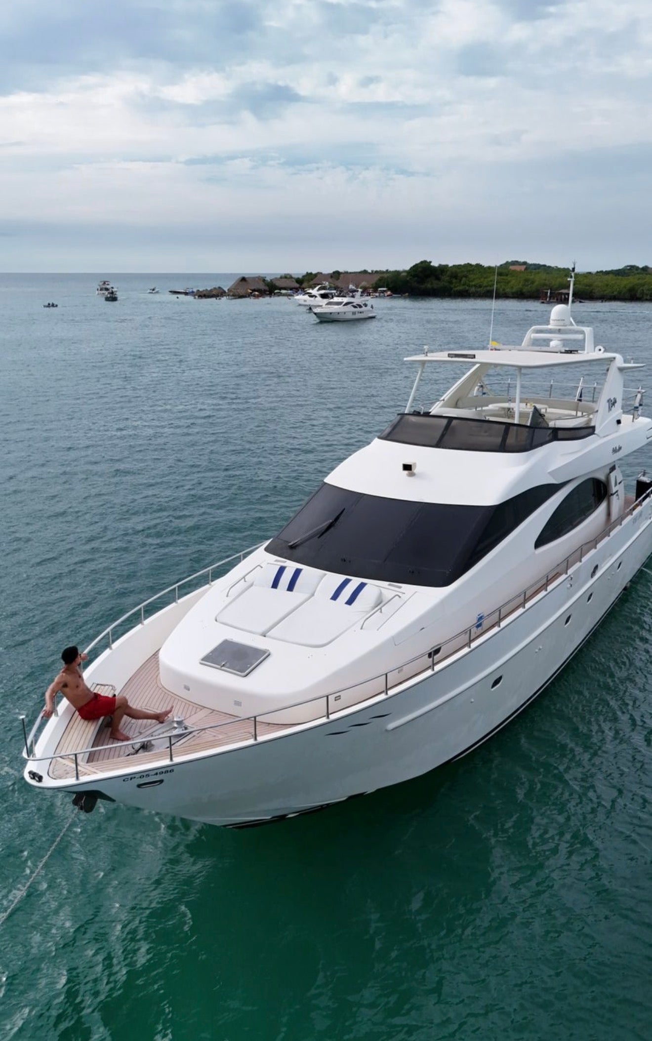AZIMUT 70FT - 30 PAX (FESTIVAL)