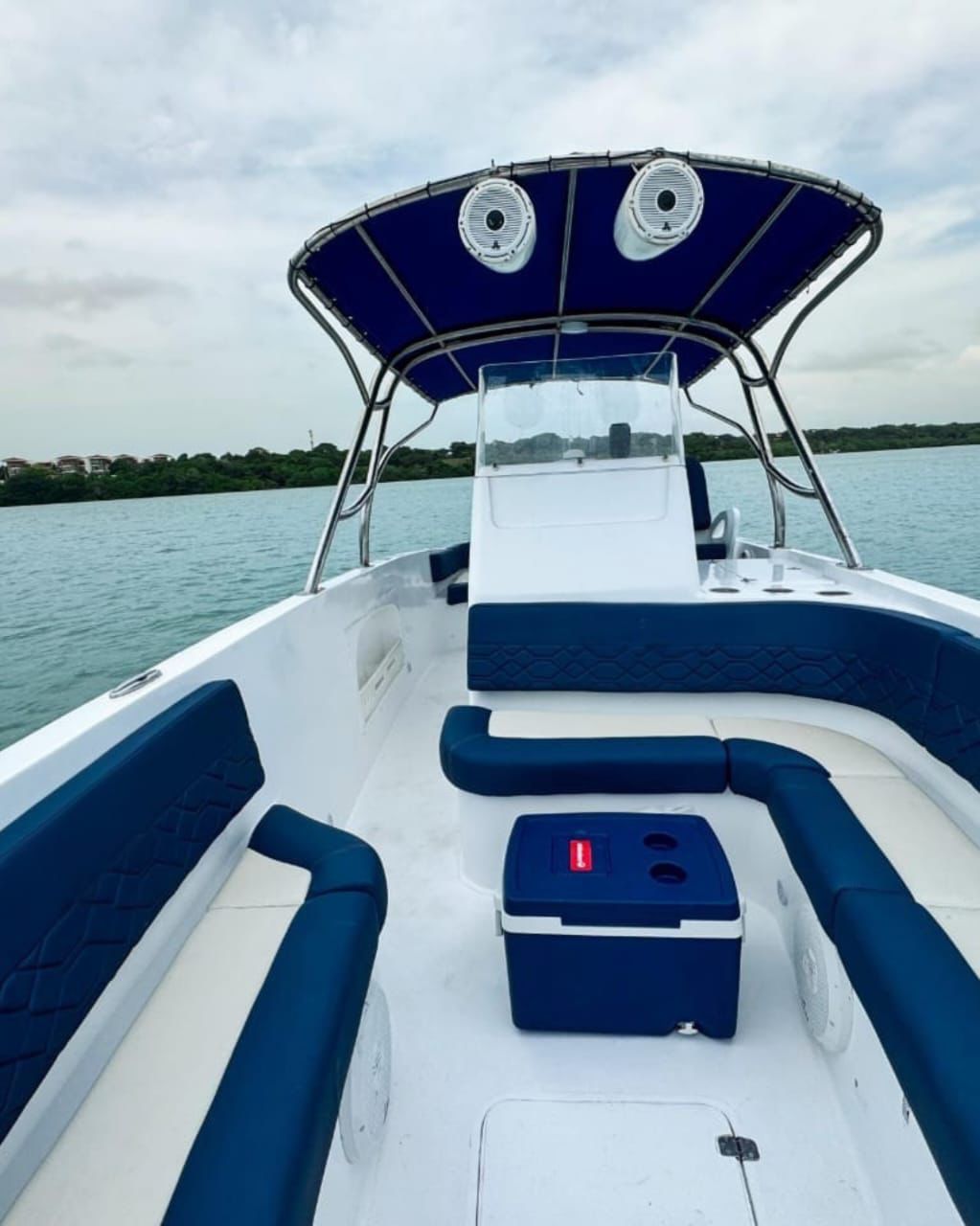 BOTE DEPORTIVO CAPACIDAD 14pax