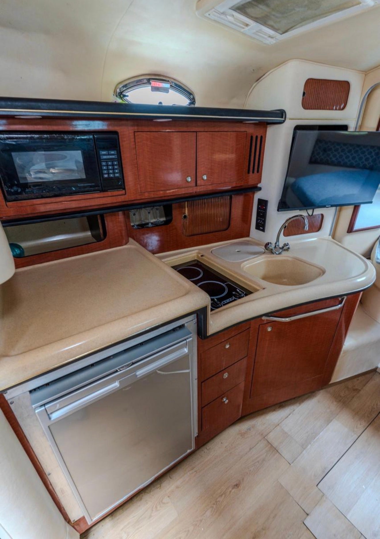 SeaRay 34 FT - 10PAX