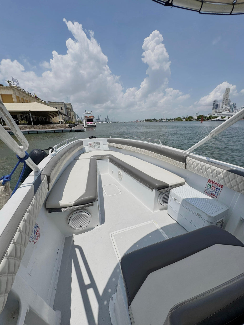 Bote Deportivo Capacidad 8Pax