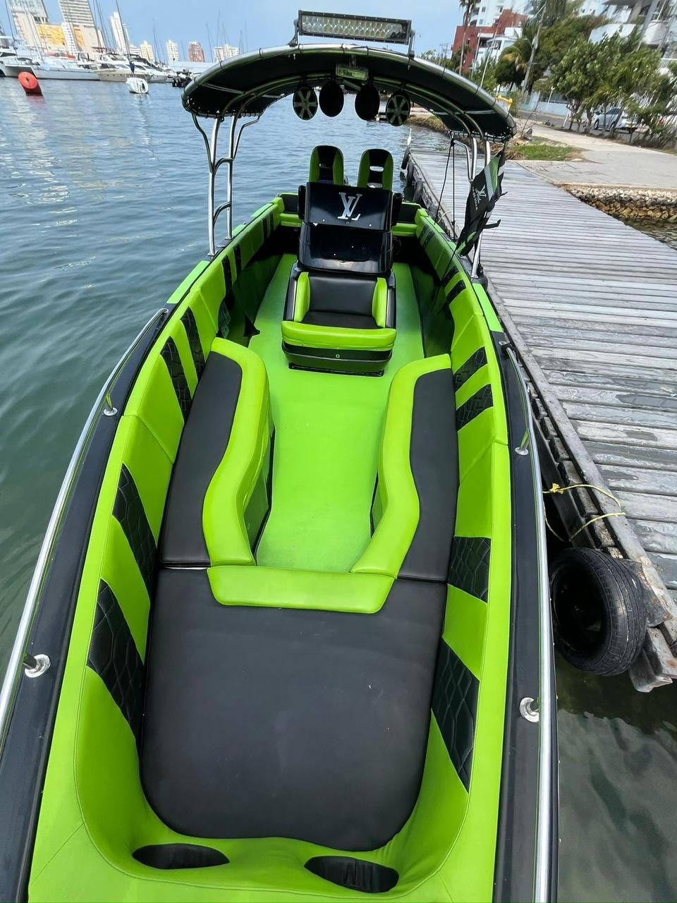 BOTE DEPORTIVO CAPACIDAD 10pax