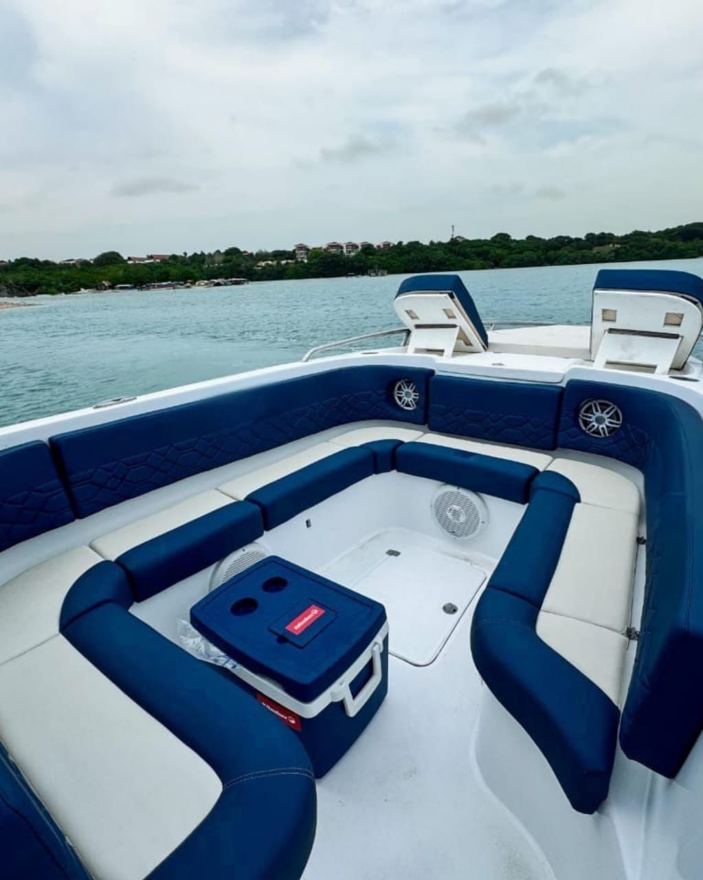 BOTE DEPORTIVO CAPACIDAD 14pax