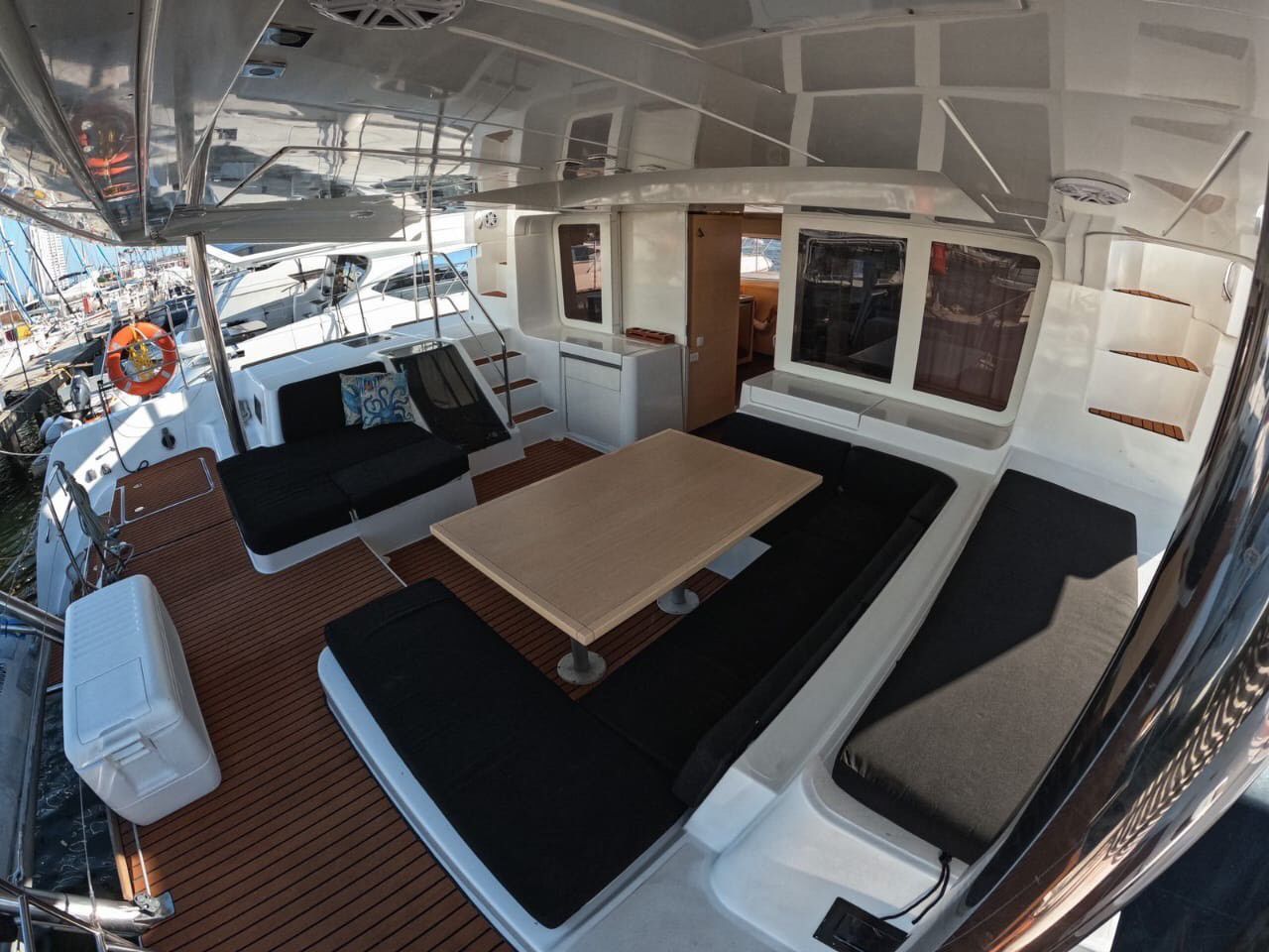 CATAMARAN DE LUJO CAPACIDAD 30pax