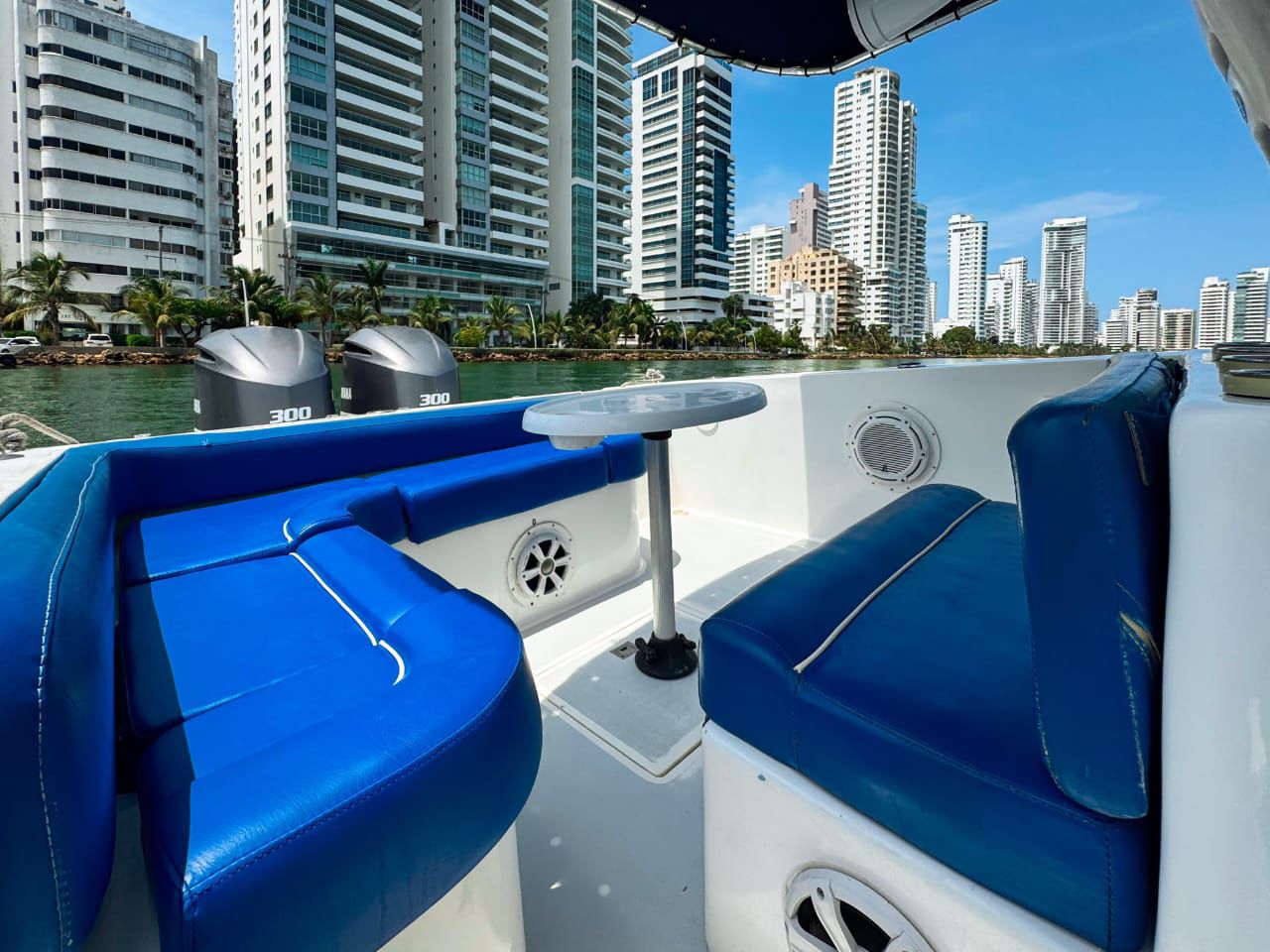 BOTE DEPORTIVO CAPACIDAD 16 pax