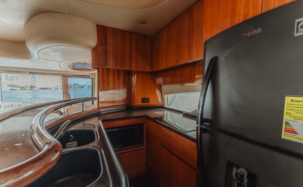 AZIMUT 62FT - 25 PAX