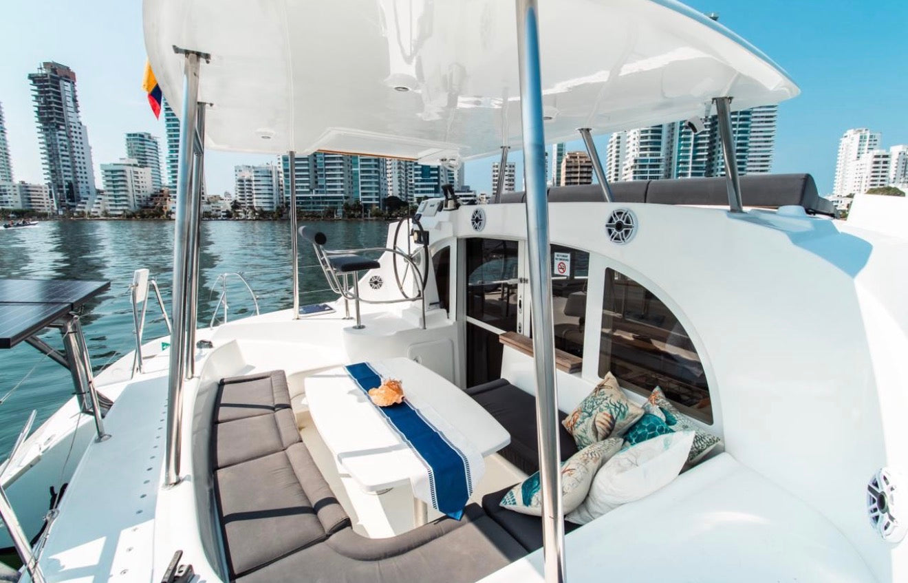 LAGOON 38 FT - 15 PAX