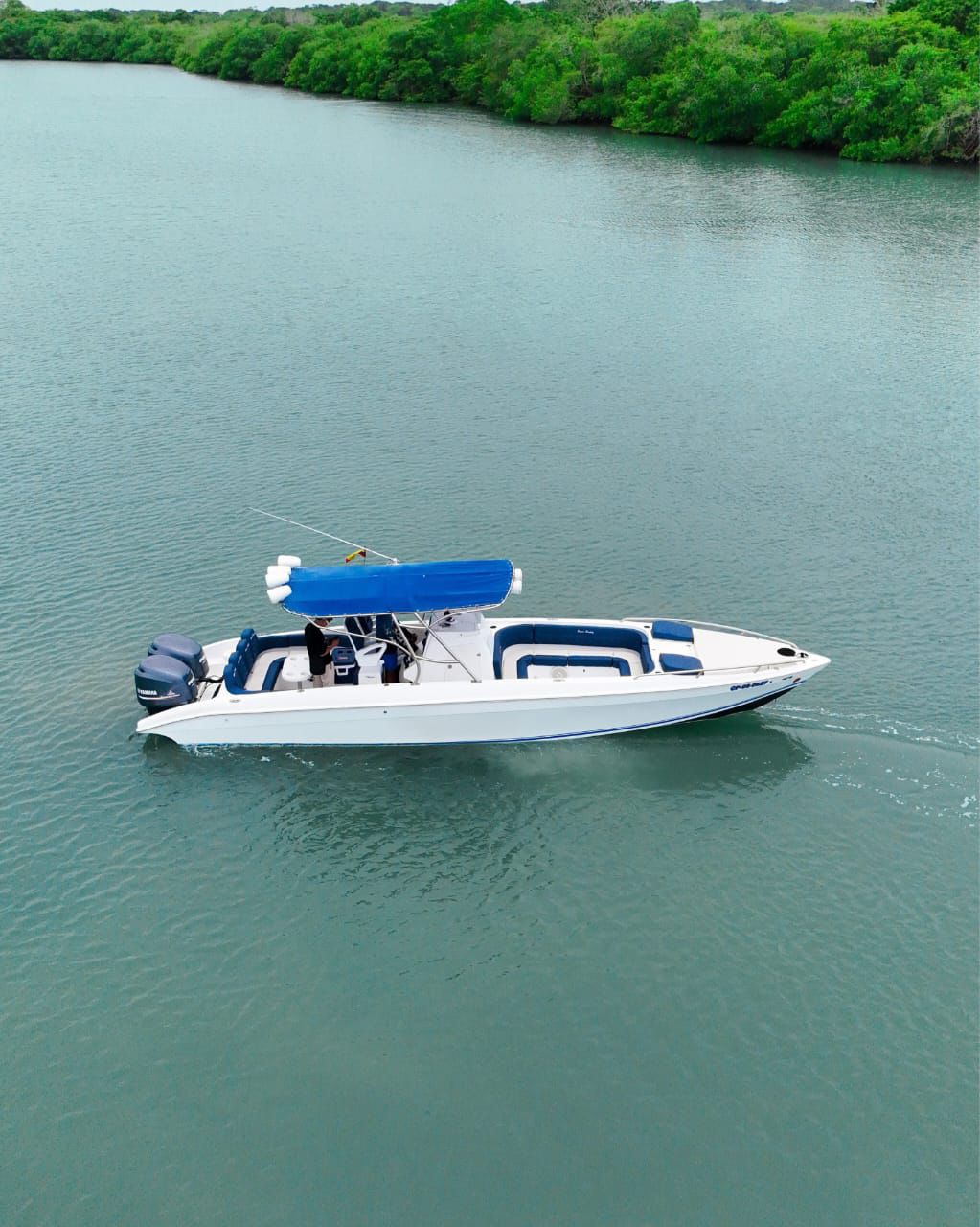 BOTE DEPORTIVO CAPACIDAD 14pax