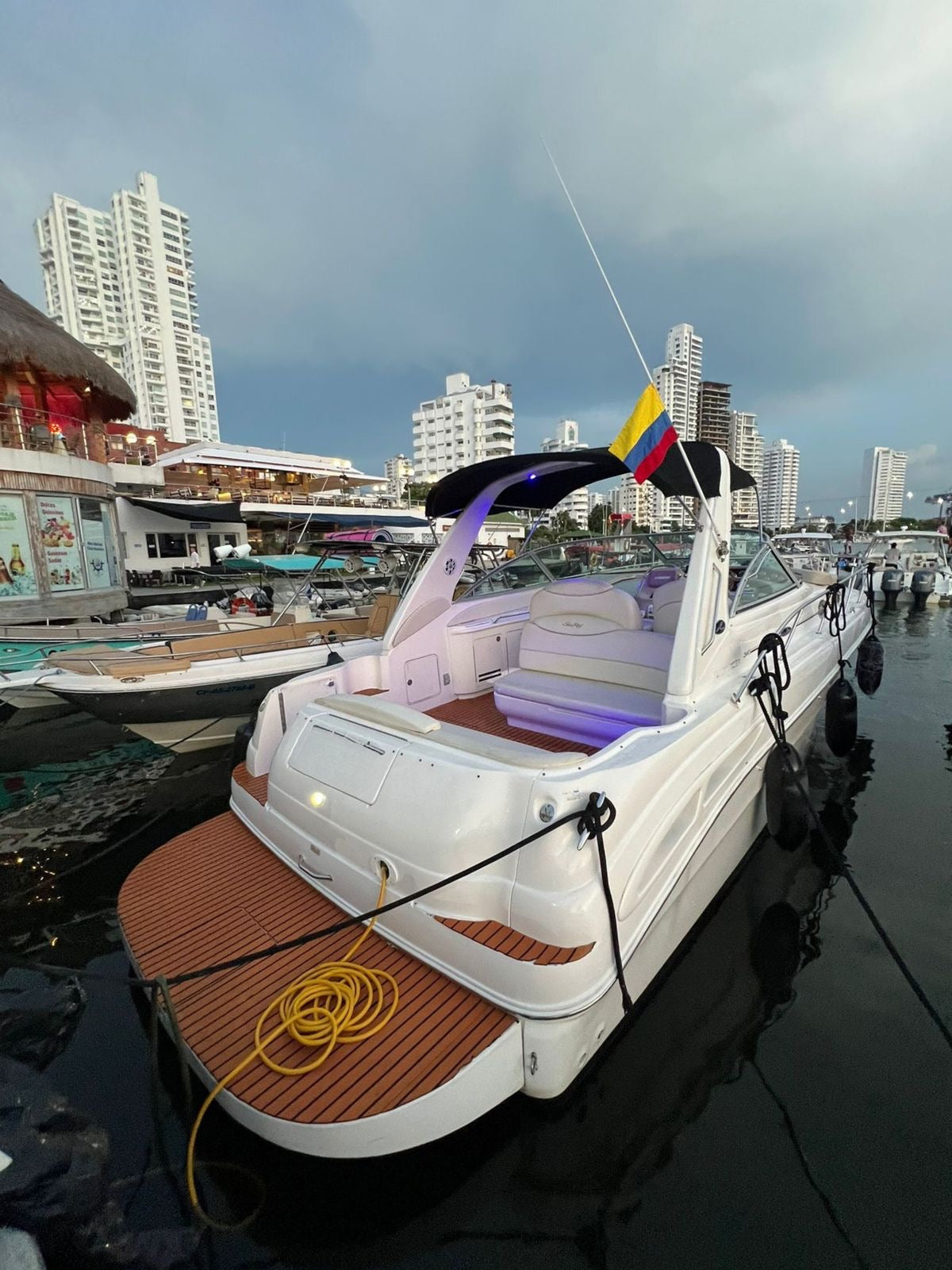 YATE DEPORTIVO CAPACIDAD 15pax