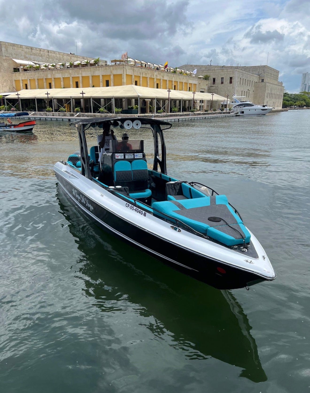 Bote Deportivo - 10PAX